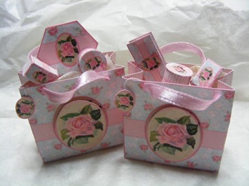 VINTAGE ROSE TOILETRY FILLED BAGS